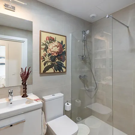 Skyline 9 Pool & Parking Free Apartment