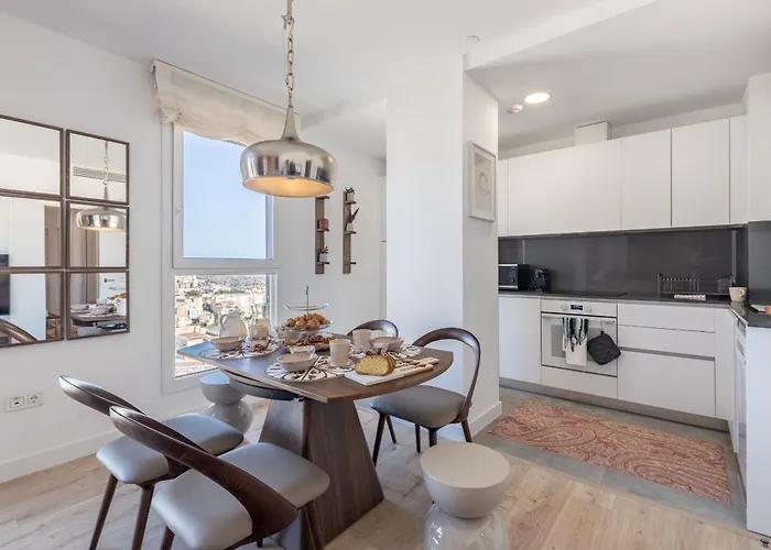 Skyline 9 Pool & Parking Free Apartment Malaga