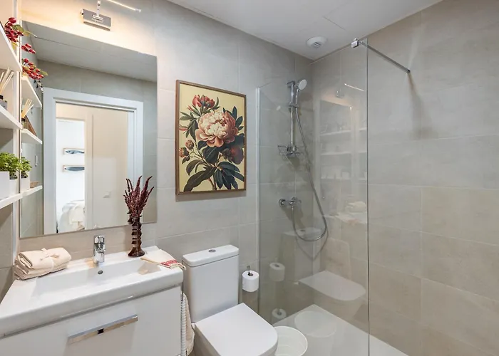 Skyline 9 Pool & Parking Free Apartment